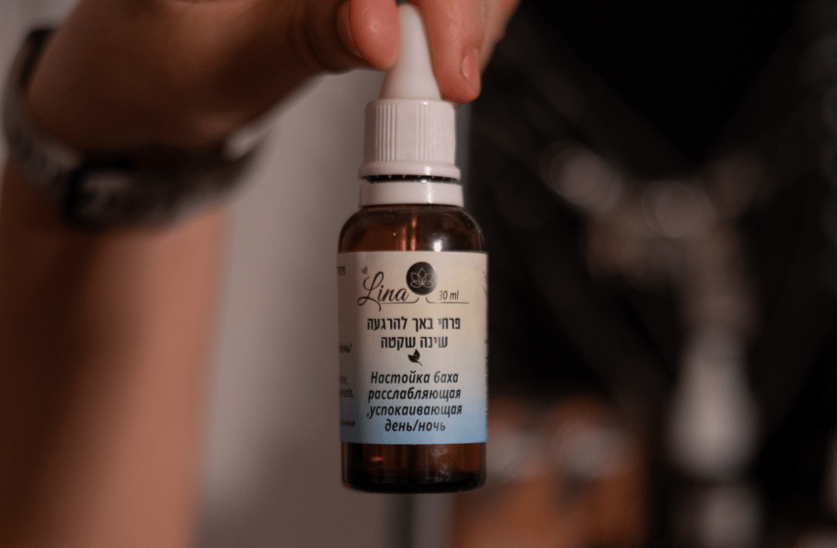 Showing a bottle with extract